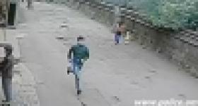 Կողոպուտ Վանաձորում: Ի՞նչ էր արձանագրել փողոցի տեսախցիկը (ՏԵՍԱՆՅՈՒԹ) Կողոպուտ Վանաձորում: Ի՞նչ էր արձանագրել փողոցի տեսախցիկը (ՏԵՍԱՆՅՈՒԹ)