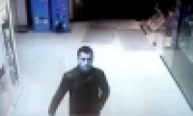 Դանակի բազմաթիվ հարվածներ հասցրած երիտասարդի դեմքը արձանագրել է տեսախցիկը (ՏԵՍԱՆՅՈՒԹ) Դանակի բազմաթիվ հարվածներ հասցրած երիտասարդի դեմքը արձանագրել է տեսախցիկը (ՏԵՍԱՆՅՈՒԹ)