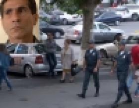 Ոստիկանները հետապնդեցին և բռնեցին կնոջը կողոպտած ու փախուստի դիմած տղամարդուն (ՏԵՍԱՆՅՈՒԹ) Ոստիկանները հետապնդեցին և բռնեցին կնոջը կողոպտած ու փախուստի դիմած տղամարդուն (ՏԵՍԱՆՅՈՒԹ)