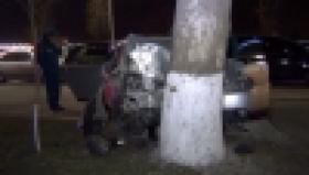 Ծովակալ Իսակովի պողոտայում «Նիսան»-ը բախվել է ծառի (ԼՈՒՍԱՆԿԱՐՆԵՐ) Ծովակալ Իսակովի պողոտայում «Նիսան»-ը բախվել է ծառի (ԼՈՒՍԱՆԿԱՐՆԵՐ)