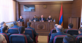 Արման Սարգսյանը անձնակազմերին է ներկայացրել ոստիկանության նորանշանակ ԵՔՎ պետին և ՊՊԾ գնդի հրամանատարին Արման Սարգսյանը անձնակազմերին է ներկայացրել ոստիկանության նորանշանակ ԵՔՎ պետին և ՊՊԾ գնդի հրամանատարին