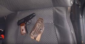 Արմավիրի ոստիկանները բերման ենթարկվածների մեքենայում ատրճանականեր են հայտնաբերել  Արմավիրի ոստիկանները բերման ենթարկվածների մեքենայում ատրճանականեր են հայտնաբերել