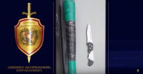 Ոստիկանության Աշտարակի բաժին բերման ենթարկվածի մեքենայում ատրճանակ, դանակ ու մահակ է հայտնաբերվել Ոստիկանության Աշտարակի բաժին բերման ենթարկվածի մեքենայում ատրճանակ, դանակ ու մահակ է հայտնաբերվել