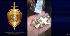 ՊՊԾ գնդի ոստիկանները հետապնդել ու բռնել են կնոջ ոսկեղենը կողոպտած անձին․ նա ձերբակալվել է ՊՊԾ գնդի ոստիկանները հետապնդել ու բռնել են կնոջ ոսկեղենը կողոպտած անձին․ նա ձերբակալվել է