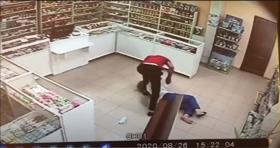 Կողոպուտ Դավիթաշենի դեղատներից մեկում․ ոստիկանները հայտնաբերել ու բերման են ենթարկել կասկածվողին Կողոպուտ Դավիթաշենի դեղատներից մեկում․ ոստիկանները հայտնաբերել ու բերման են ենթարկել կասկածվողին