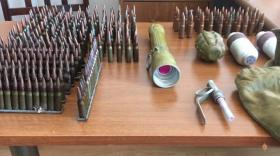 Ոստիկանության Երևանի բաժիններում մի խումբ անձինք կամավոր հանձնել են հրազեն ու ռազմամթերք Ոստիկանության Երևանի բաժիններում մի խումբ անձինք կամավոր հանձնել են հրազեն ու ռազմամթերք