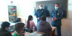 «Թմրամիջոցը և անչափահասը» թեմայով զրույց-հանդիպումներ դպրոցականների հետ «Թմրամիջոցը և անչափահասը» թեմայով զրույց-հանդիպումներ դպրոցականների հետ