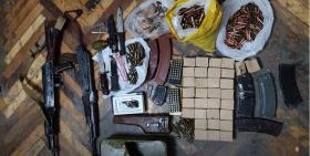 Ոստիկանության Արմավիրի բաժնի ծառայողները մի ողջ զինանոց են հայտնաբերել. կան ձերբակալվածներ Ոստիկանության Արմավիրի բաժնի ծառայողները մի ողջ զինանոց են հայտնաբերել. կան ձերբակալվածներ