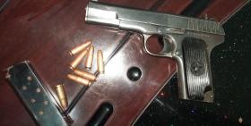 Զինաթափել էին վեճի մասնակիցներին, առգրավել զենք-զինամթերքը. Վանաձորի ոստիկանների բացահայտումը Զինաթափել էին վեճի մասնակիցներին, առգրավել զենք-զինամթերքը. Վանաձորի ոստիկանների բացահայտումը