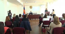 ԱՄՆ հյուպատոսների և օգնականների համար ուսումնավարժանք՝ ոստիկանության անձնագրային և վիզաների վարչությունում ԱՄՆ հյուպատոսների և օգնականների համար ուսումնավարժանք՝ ոստիկանության անձնագրային և վիզաների վարչությունում