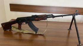 «Կալաշնիկովի» գնդացիրներ և ինքնաձիգներ. ապօրինի զենք-զինամթերքի կամավոր հանձնումները շարունակվում են «Կալաշնիկովի» գնդացիրներ և ինքնաձիգներ. ապօրինի զենք-զինամթերքի կամավոր հանձնումները շարունակվում են