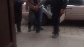 Ոստիկանությունը հայտնաբերել է անհետ կորած զինվորների հարազատներից փող հափշտակած անձին. նա կալանավորվել է Ոստիկանությունը հայտնաբերել է անհետ կորած զինվորների հարազատներից փող հափշտակած անձին. նա կալանավորվել է