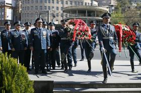 Հարգանքի տուրք Արամ Մանուկյանի և զոհված ոստիկանների հիշատակին