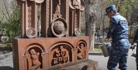 Ոստիկանության զորքերի ծառայողները մաքրել են Երևանի մի շարք հուշարձաններ Ոստիկանության զորքերի ծառայողները մաքրել են Երևանի մի շարք հուշարձաններ