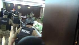 Զինված տղամարդը ներխուժել է Մասիսի համայնքապետարան. մանրամասներ Զինված տղամարդը ներխուժել է Մասիսի համայնքապետարան. մանրամասներ