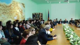 Մեկնարկել են անչափահասներին թմրամիջոցներից զերծ պահելու նպատակով իրականացվող հանդիպում-քննարկումներ Մեկնարկել են անչափահասներին թմրամիջոցներից զերծ պահելու նպատակով իրականացվող հանդիպում-քննարկումներ