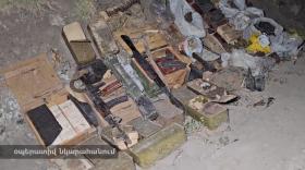 Վաղարշապատի ոստիկանների քարոզչությունն արդյունք տվեց․ հայտնաբերվեց մի ողջ զինանոց Վաղարշապատի ոստիկանների քարոզչությունն արդյունք տվեց․ հայտնաբերվեց մի ողջ զինանոց