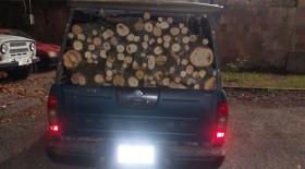 Փայտանյութով բեռնված երկու մեքենա տեղափոխվել է Գորիսի բաժին Փայտանյութով բեռնված երկու մեքենա տեղափոխվել է Գորիսի բաժին