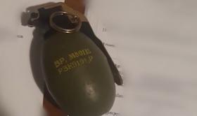 Նռնակը պայթեցնելու սպառնալիքով պահանջել էր դրամարկղի գումարը Նռնակը պայթեցնելու սպառնալիքով պահանջել էր դրամարկղի գումարը