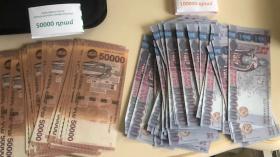 Մասիսի ոստիկանների բացահայտման արդյունքում հայտնաբերվել են հուշանվեր փողեր ու թմրանյութ Մասիսի ոստիկանների բացահայտման արդյունքում հայտնաբերվել են հուշանվեր փողեր ու թմրանյութ