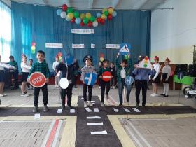 «Ճանապարհային երթևեկության անվտանգության կանոնները» թեմայով դասը վարում են ոստիկանները «Ճանապարհային երթևեկության անվտանգության կանոնները» թեմայով դասը վարում են ոստիկանները