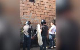 Զինված անձը վնասազերծվեց. Արմավիրի ոստիկանների բացահայտումը Զինված անձը վնասազերծվեց. Արմավիրի ոստիկանների բացահայտումը