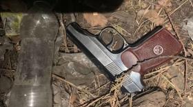 Փախուստի ընթացքում նետել էր ատրճանակն ու լիցքավորված փամփշտատուփը Փախուստի ընթացքում նետել էր ատրճանակն ու լիցքավորված փամփշտատուփը