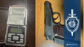 Երևանում 50-ամյա տղամարդը ձերբակալվել է ապօրինի զենք-զինամթերք և թմրանյութ պահելու համար Երևանում 50-ամյա տղամարդը ձերբակալվել է ապօրինի զենք-զինամթերք և թմրանյութ պահելու համար