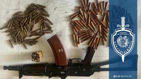 Ախուրյանի ոստիկանները կիսաքանդ շինությունում հայտնաբերել են «Կալաշնիկովի» ինքնաձիգ և զինամթերք Ախուրյանի ոստիկանները կիսաքանդ շինությունում հայտնաբերել են «Կալաշնիկովի» ինքնաձիգ և զինամթերք