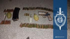 Կենտրոնականի համայնքային ոստիկանները գործարանի հետնամասում զենք-զինամթերք են հայտնաբերել Կենտրոնականի համայնքային ոստիկանները գործարանի հետնամասում զենք-զինամթերք են հայտնաբերել