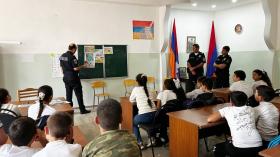 «Օրինապահ հետիոտն» խորագրով հանդիպում-զրույցներ այս անգամ Տավուշի մարզի դպրոցներում «Օրինապահ հետիոտն» խորագրով հանդիպում-զրույցներ այս անգամ Տավուշի մարզի դպրոցներում