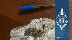 Գրպանից մեթամֆետամինով փաթեթ նետած երիտասարդին համայնքային ոստիկանները ձերբակալել են Գրպանից մեթամֆետամինով փաթեթ նետած երիտասարդին համայնքային ոստիկանները ձերբակալել են